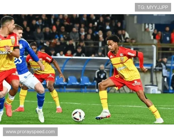 实时：巴黎FC0-1马赛，主队防守失误导致失球